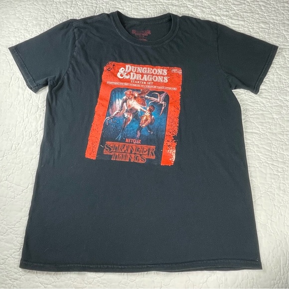 💖 5/$25 Stranger Things Netflix Dungeons & Dragons Men’s Graphic Shirt Size M - Picture 3 of 6